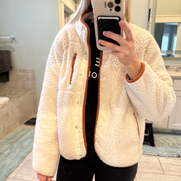 Universal Thread cozy Sherpa jacket - Picture 2 of 4